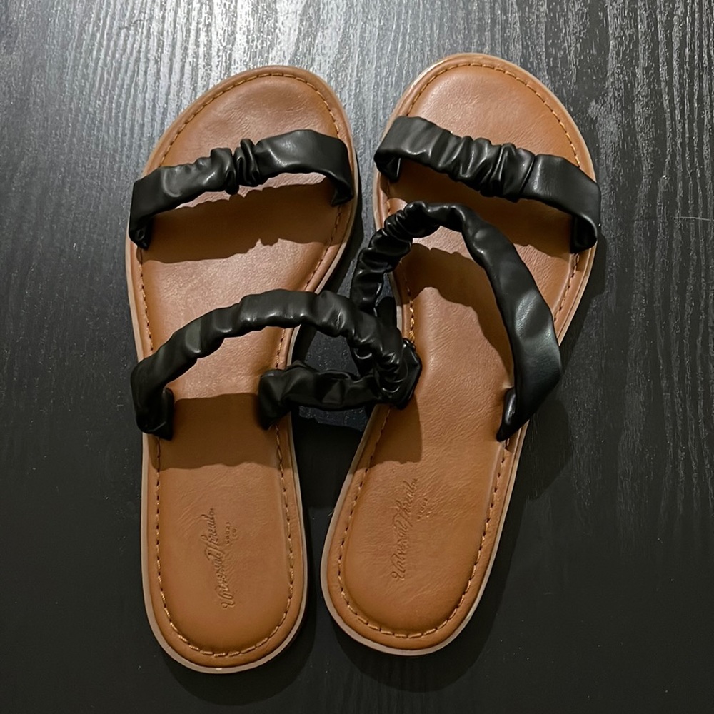 ✨3 for $20✨Universal Thread Sandals